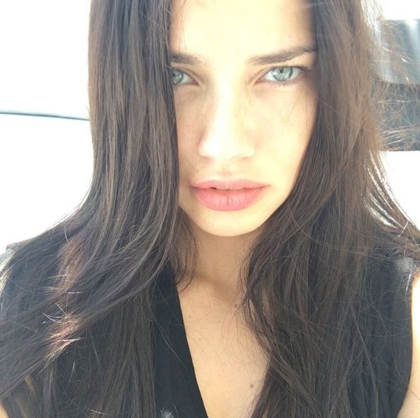 Στη Μύκονο Αλέσαντρα Αμπρόσιο και Αντριάνα Λίμα -Διαφημίζουν την Ελλάδα στο Instagram [εικόνες] | iefimerida.gr 1