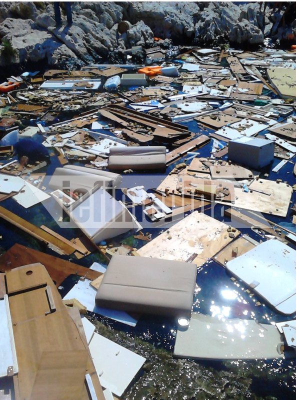 Ναυάγησε θαλαμηγός -Γέμισαν τα Λιμανάκια με συντρίμμια [αποκλειστικές εικόνες] | iefimerida.gr 4