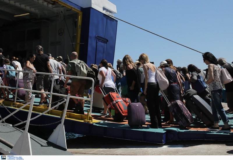 Κυκλοφοριακό κομφούζιο στον Πειραιά -Ταξιδιώτες έχασαν τα πλοία τους | iefimerida.gr 2