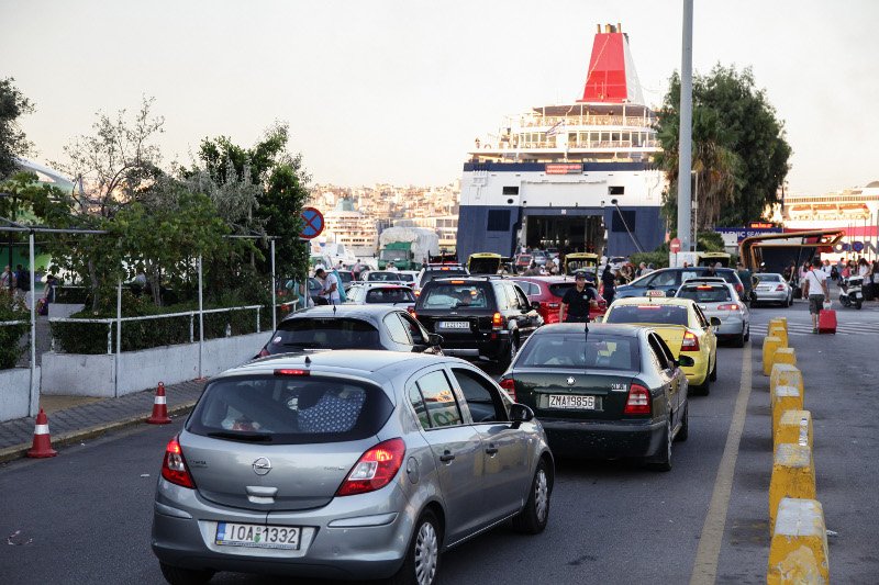 Κυκλοφοριακό κομφούζιο στον Πειραιά -Ταξιδιώτες έχασαν τα πλοία τους | iefimerida.gr 0