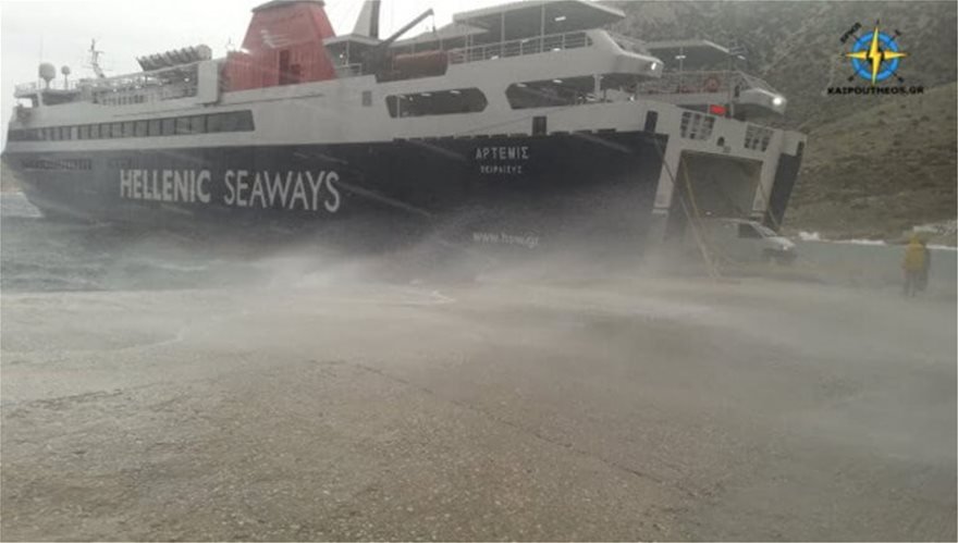 Η μάχη του πλοίου «Αρτεμις» να δέσει στη Σίφνο εν μέσω σφοδρής τρικυμίας [βίντεο] | iefimerida.gr 2