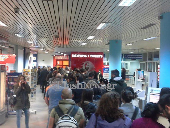 Το αδιαχώρητο στα λιμάνια Ηρακλείου και Χανίων -Ψάχνουν καράβι να φύγουν οι ταξιδιώτες [εικόνες] | iefimerida.gr 0