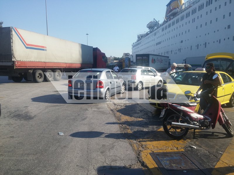 Αυξημένη η κίνηση στα λιμάνια -«Βούλιαξε» από αδειούχους ο Πειραιάς [εικόνες] | iefimerida.gr 1