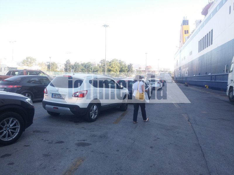 Αυξημένη η κίνηση στα λιμάνια -«Βούλιαξε» από αδειούχους ο Πειραιάς [εικόνες] | iefimerida.gr 2