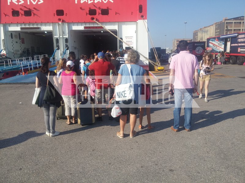 Αυξημένη η κίνηση στα λιμάνια -«Βούλιαξε» από αδειούχους ο Πειραιάς [εικόνες] | iefimerida.gr 5