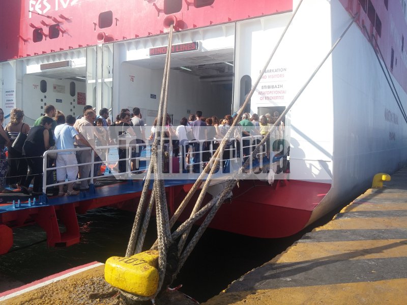 Αυξημένη η κίνηση στα λιμάνια -«Βούλιαξε» από αδειούχους ο Πειραιάς [εικόνες] | iefimerida.gr 6