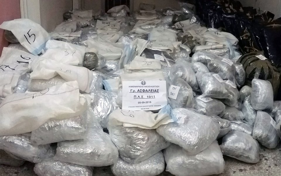 Μεσολόγγι: Ετσι μετέφεραν την τεράστια ποσότητα ναρκωτικών με το φουσκωτό [εικόνες] | iefimerida.gr 0