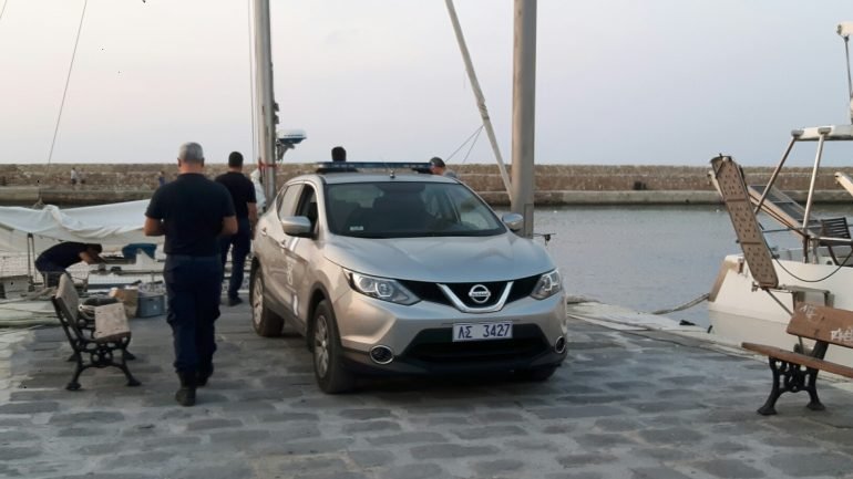 Χανιά: Υπόθεση αρχαιοκαπηλίας σε ιστιοφόρο ερευνούν οι αρχές -Κρατούνται δύο Γερμανοί [εικόνες] | iefimerida.gr 2