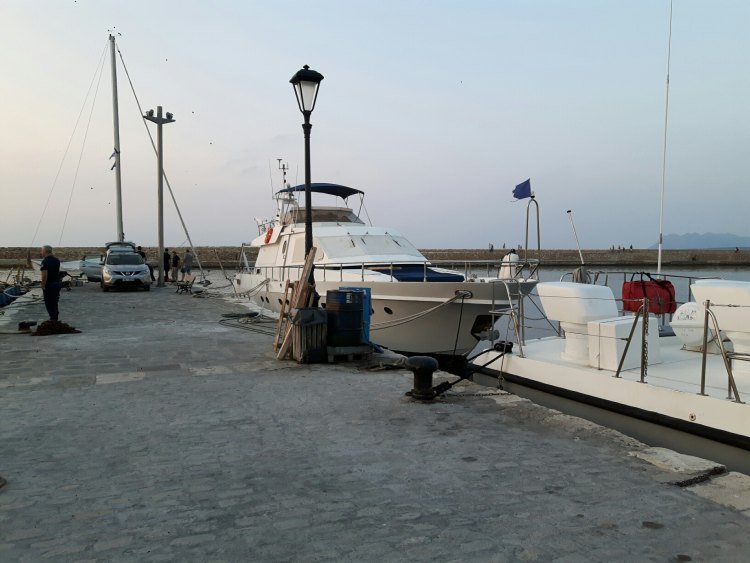 Χανιά: Υπόθεση αρχαιοκαπηλίας σε ιστιοφόρο ερευνούν οι αρχές -Κρατούνται δύο Γερμανοί [εικόνες] | iefimerida.gr 0