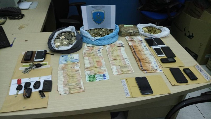 Εξαρθρώθηκε κύκλωμα που διακινούσε λαθραία τσιγάρα -5 συλλήψεις [εικόνες] | iefimerida.gr 0