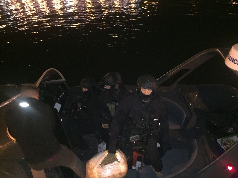 Λιμενικό: Η κινηματογραφική καταδίωξη από Ιόνιο μέχρι Τζιά για ναρκωτικά [εικόνες] | iefimerida.gr 7