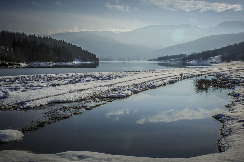 Μαγεία το χιονισμένο τοπίο στη λίμνη Πλαστήρα [εικόνες] | iefimerida.gr 0