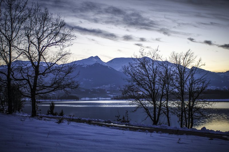 Μαγεία το χιονισμένο τοπίο στη λίμνη Πλαστήρα [εικόνες] | iefimerida.gr 1