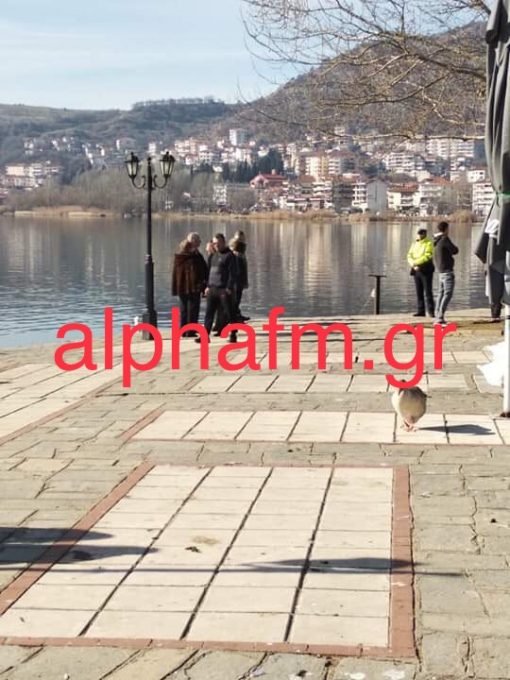 Στο σημείο αυτή τη στιγμή επιχειρεί η αστυνομία και η Πυροσβεστική ενώ εχουν σπεύσει και κάτοικοι της περιοχής