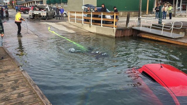 To GPS την οδήγησε στη... λίμνη: Είχε ομίχλη, ακολούθησε τις οδηγίες, βρέθηκε στο νερό [εικόνες] | iefimerida.gr 1