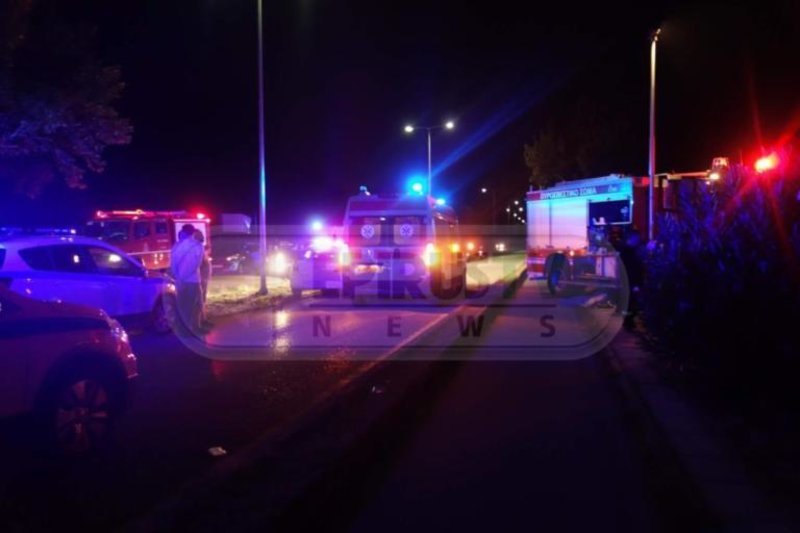 Γυναίκα έπεσε στη λίμνη Ιωαννίνων- Την έσωσε αστυνομικός [εικόνες & βίντεο] | iefimerida.gr 0