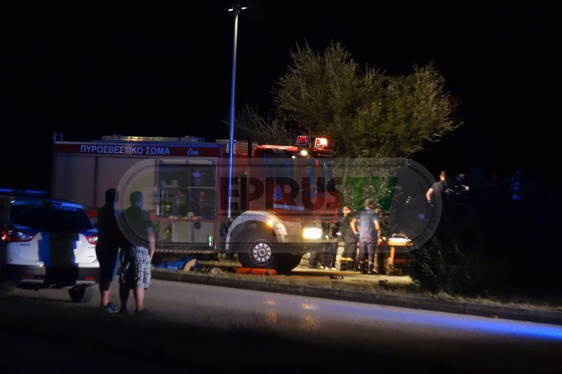 Γυναίκα έπεσε στη λίμνη Ιωαννίνων- Την έσωσε αστυνομικός [εικόνες & βίντεο] | iefimerida.gr 2