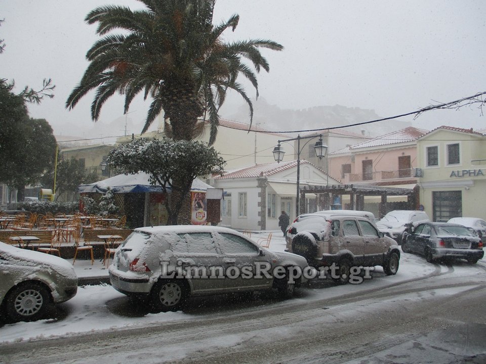 Οι εικόνες της κακοκαιρίας: Χιόνι ως τη θάλασσα, πόλεις στα λευκά, κρύο | iefimerida.gr 22