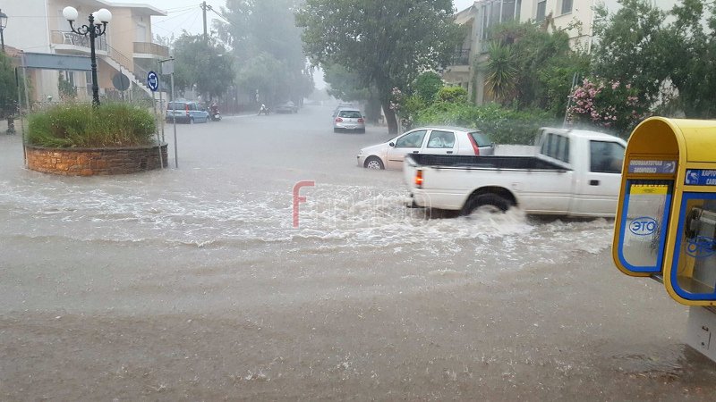 Σοβαρά προβλήματα στη Λήμνο από τη νεροποντή -Πλημμύρισαν σπίτια, η πυροσβεστική απομάκρυνε πολίτες [εικόνες&βίντεο] | iefimerida.gr 0