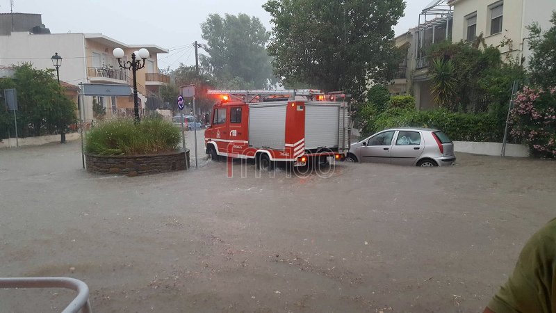 Σοβαρά προβλήματα στη Λήμνο από τη νεροποντή -Πλημμύρισαν σπίτια, η πυροσβεστική απομάκρυνε πολίτες [εικόνες&βίντεο] | iefimerida.gr 1