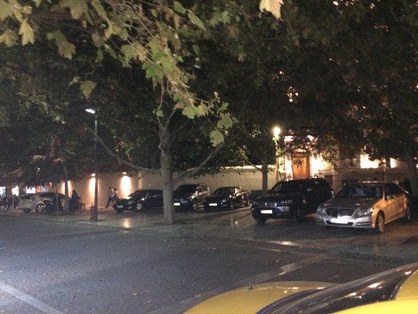 Αδικη Αθήνα: Λιμουζίνες παρκάρουν ανενόχλητες στην Αρεοπαγίτου ενώ πιτσιρικάς με μηχανάκι παίρνει κλήση [εικόνες] | iefimerida.gr 0