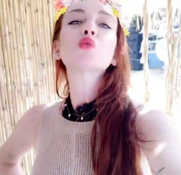 Η Λίντσεϊ Λόχαν έχει κάνει δεύτερο σπίτι της τη Μύκονο -Και τη διαφημίζει με τον καλύτερο τρόπο [βίντεο]  | iefimerida.gr 0