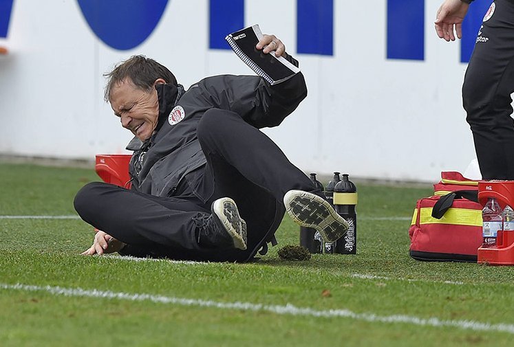 Η άτυχη στιγμή του Εβαλντ Λίνεν - Γλίστρησε και έσπασε το χέρι του κατά τη διάρκεια αγώνα [εικόνες] | iefimerida.gr 3