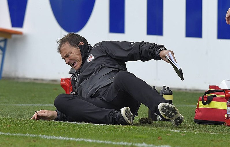 Η άτυχη στιγμή του Εβαλντ Λίνεν - Γλίστρησε και έσπασε το χέρι του κατά τη διάρκεια αγώνα [εικόνες] | iefimerida.gr 4