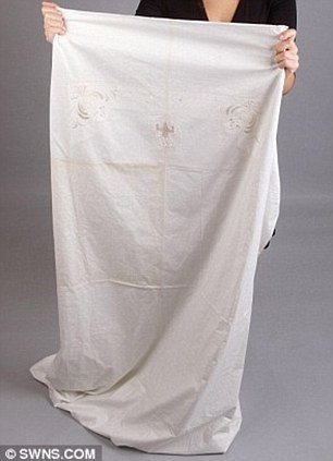 Βγάζουν στο σφυρί την... «προίκα» του Αδόλφου Χίτλερ! [εικόνες] | iefimerida.gr 2