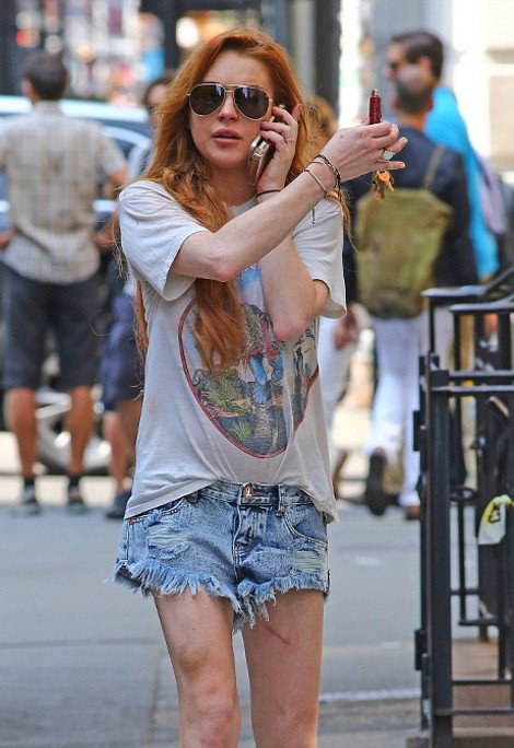 Τι συνέβη στην Λίντσεϊ Λόχαν; Κυκλοφορούσε γεμάτη μώλωπες και γρατζουνιές στη Νέα Υόρκη [εικόνες] | iefimerida.gr 0