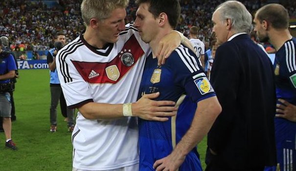 Μπάστιαν Σβαϊνστάιγκερ: Ο Γερμανός που μάτωσε για να πάρει η ομάδα του το Παγκόσμιο Κύπελλο [εικόνες&βίντεο] | iefimerida.gr 6