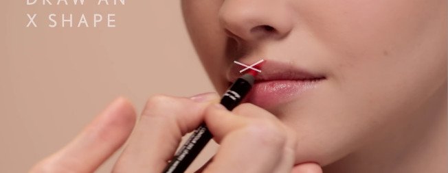 Σέξι, αισθησιακό, σικάτο: Ετσι φοριέται σωστά το φλογερό κόκκινο κραγιόν -7 βήματα [βίντεο] | iefimerida.gr 0