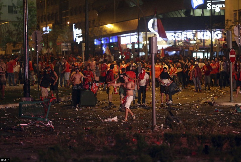 «Κάηκε» η Λισαβόνα από πανηγυρισμούς και επεισόδια [εικόνες] | iefimerida.gr 6