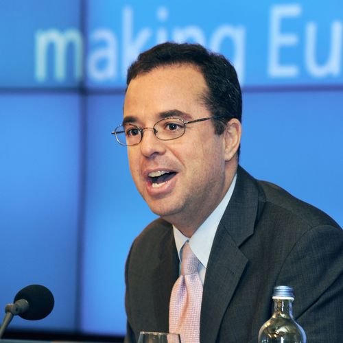 Ποιος είναι ο δημοσιογράφος Πίτερ Σπίγκελ που γράφει το παρασκήνιο για Παπανδρέου και Κάννες στους Financial Times | iefimerida.gr 1