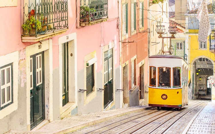 Η Λισαβόνα έγινε αγαπημένος προορισμός των Ευρωπαίων για το Σ/Κ [εικόνες] | iefimerida.gr 4