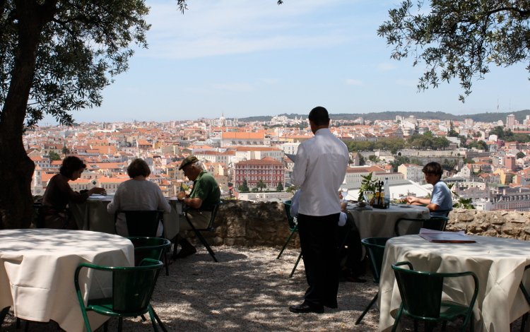Η Λισαβόνα έγινε αγαπημένος προορισμός των Ευρωπαίων για το Σ/Κ [εικόνες] | iefimerida.gr 11