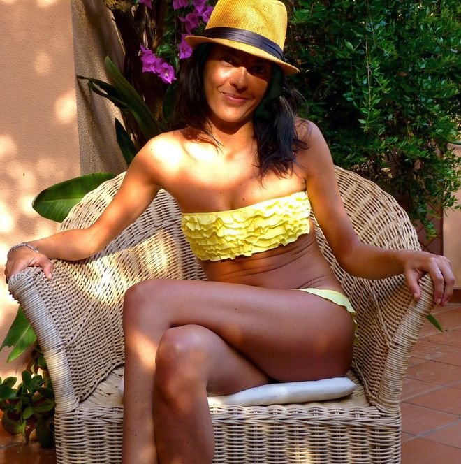 Αναστάτωση: Ψηφίστε Τσίπρα, λέει, με μπικίνι, η υπεύθυνη επικοινωνίας της Λίστας Τσίπρα [εικόνες] | iefimerida.gr 2