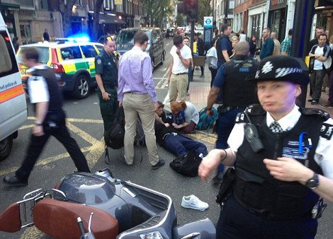 Εξι άνδρες με μπούρκα ληστεύουν κινηματογραφικά πολυκατάστημα στο Λονδίνο [εικόνες & βίντεο] | iefimerida.gr 0