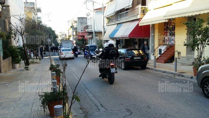 Πυροβολισμοί σε ληστεία σούπερ μάρκετ στα Πετράλωνα -Καρέ καρέ η σύλληψη του ενός δράστη [εικόνες] | iefimerida.gr 0