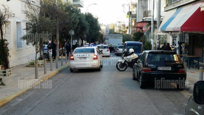 Πυροβολισμοί σε ληστεία σούπερ μάρκετ στα Πετράλωνα -Καρέ καρέ η σύλληψη του ενός δράστη [εικόνες] | iefimerida.gr 1