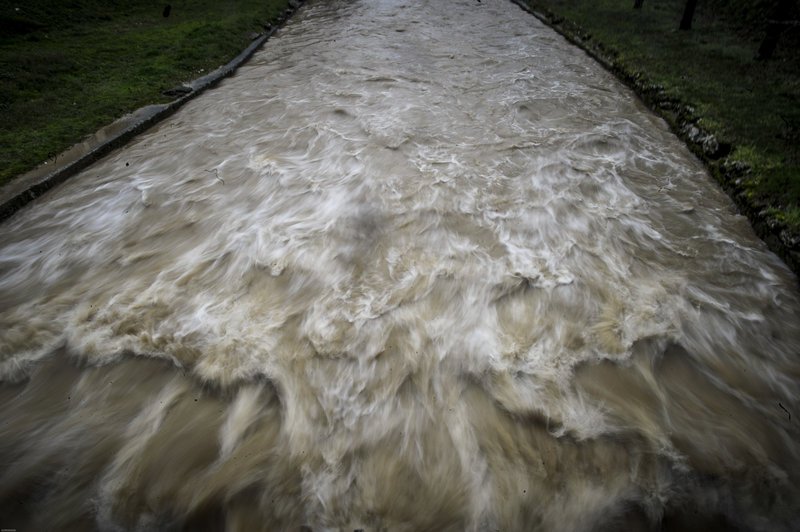 Υδάτινα καρέ από την υπερχείλιση του ποταμού Ληθαίου στα Τρίκαλα [εικόνες] | iefimerida.gr 6