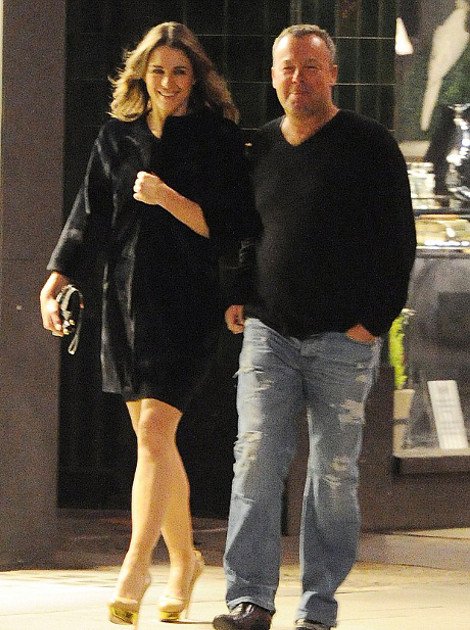 Το νέο αμόρε της καλλονής Λιζ Χάρλεϊ είναι ένας κοντόχοντρος κύριος με κόκκινα μάγουλα [εικόνες] | iefimerida.gr 4