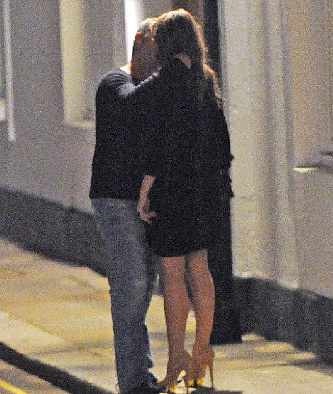 Το νέο αμόρε της καλλονής Λιζ Χάρλεϊ είναι ένας κοντόχοντρος κύριος με κόκκινα μάγουλα [εικόνες] | iefimerida.gr 6