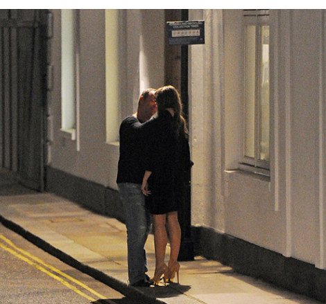 Το νέο αμόρε της καλλονής Λιζ Χάρλεϊ είναι ένας κοντόχοντρος κύριος με κόκκινα μάγουλα [εικόνες] | iefimerida.gr 7