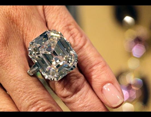 Αστρονομικό ρεκόρ για τα κοσμήματα της Ελίζαμπεθ Τέιλορ [εικόνες] | iefimerida.gr 4