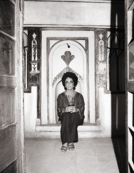 Ομορφιά και δέος που κόβουν την ανάσα: Η Ελίζαμπεθ Τέιλορ, συγκλονιστική, όταν επισκέφθηκε το Ιράν [εικόνες] | iefimerida.gr 6