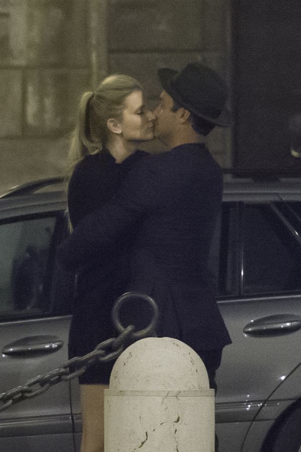 Τα καυτά φιλιά του Τζουντ Λο με την κατά 13 χρόνια νεότερη ψυχολόγο [εικόνες]  | iefimerida.gr 3