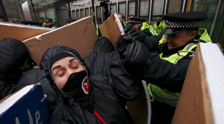 Διαδηλώσεις φοιτητών στο Λονδίνο -Βίαιες συγκρούσεις με την αστυνομία [εικόνες]      | iefimerida.gr 0