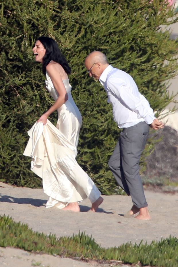 Σοκ στο Χόλιγουντ –Ποια σελέμπριτι πήγε στα Οσκαρ με το.. νυφικό της [εικόνες]  | iefimerida.gr 2