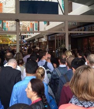 Χάος και ατελείωτες ουρές στο Λονδίνο λόγω απεργίας στο μετρό [εικόνες] | iefimerida.gr 1